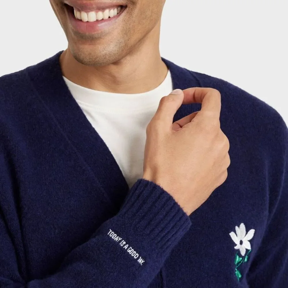 Open Box - Goodfellow & Co - Men's Kindness Blooms Floral Print V Ne Navy Blue - Picture 4 of 4